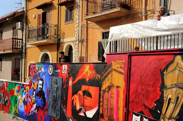 IL MURO DELL ANTIMAFIA e della legalit&agrave; a Partinico in Sicilia. Fotografie di Giulio Azzarello &copy;2014.