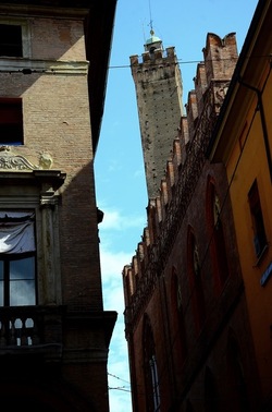 BOLOGNA centro storico. Fotografie di Giulio Azzarello &copy;2018.