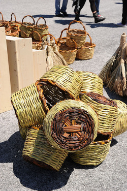CESTO tipico tradizionale siciliano impagliato. Fotografie di Giulio Azzarello &copy;2014.