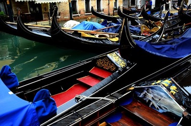 VENEZIA fotografie di Giulio Azzarello &copy;2022.