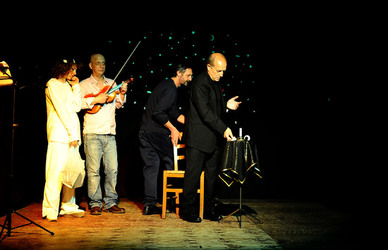 CLOCHARD uno spettacolo di e con Ludovico Caldarera. Fotografie di Giulio Azzarello &copy;2017.