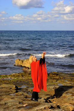 SARA FAVARO attrice e scrittrice italiana. Fotografie di Giulio Azzarello &copy;2015 2016.