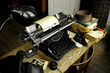 IL MUSEO SCHINDLER a Cracovia. Fotografie di Giulio Azzarello ©2016. IL MUSEO SCHINDLER a Cracovia. Fotografie di Giulio Azzarello ©2016.