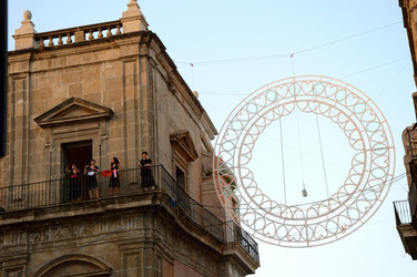 SANTA ROSALIA il festino della patrona di Palermo alcuni momenti. Fotografie di Giulio Azzarello ©2014. SANTA ROSALIA il festino della patrona di Palermo alcuni momenti. Fotografie di Giulio Azzarello ©2014.