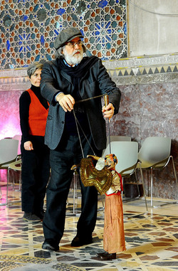 Mimmo Cuticchio in un suo spettacolo. Fotografie di Giulio Azzarello &copy;2017.