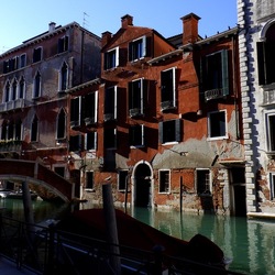 VENEZIA fotografie di Giulio Azzarello &copy;2022.