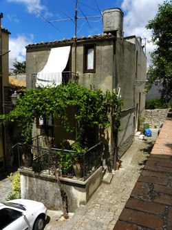 POLIZZI GENEROSA in Sicilia. Fotografie di Giulio Azzarello ©2014. POLIZZI GENEROSA in Sicilia. Fotografie di Giulio Azzarello ©2014.