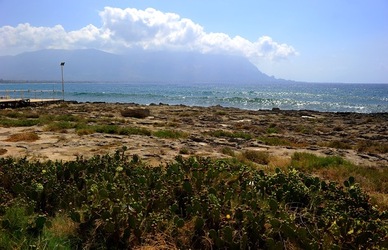 PAESAGGIO SICILIANO di MARE. Fotografia di Giulio Azzarello &copy;2018.