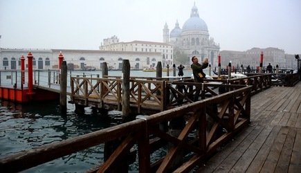 BIENNALE di VENEZIA 2017 la citt&agrave; particolari. Fotografie di Giulio Azzarello &copy;2018.