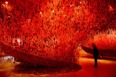 BIENNALE di VENEZIA padiglione giapponese. Foto di Giulio Azzarello &copy;2015 2016. Opera di Chiharu Shiota The KEY in the HAND .