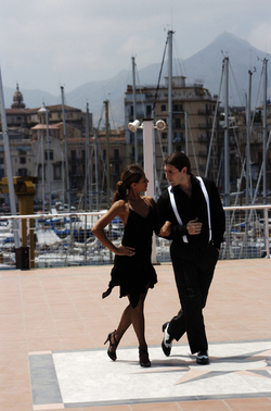 DIEGO CALARCO e il suo tango argentino. Fotografie di Giulio Azzarello ©2014. DIEGO CALARCO e il suo tango argentino. Fotografie di Giulio Azzarello ©2014.