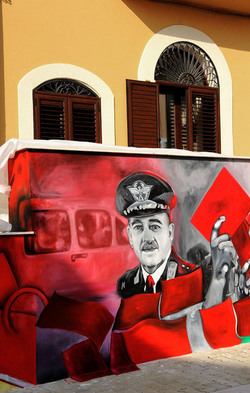 IL MURO DELL ANTIMAFIA e della legalit&agrave; a Partinico in Sicilia. Fotografie di Giulio Azzarello &copy;2014.