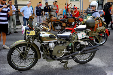 RADUNO di Auto e Moto classiche. Fotografie di Giulio Azzarello &copy;2016.