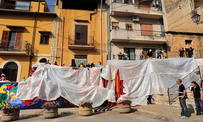 IL MURO DELL ANTIMAFIA e della legalit&agrave; a Partinico in Sicilia. Fotografie di Giulio Azzarello &copy;2014.