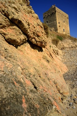 CASTELLO di Campofelice di Roccella. Fotografie di Giulio Azzarello &copy;2020.