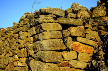 ISOLA DI USTICA pietre. Fotografie di Giulio Azzarello &copy;2016.