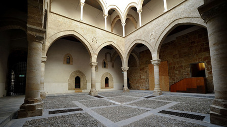 LOGGIATO arabo normanno allo Steri di Palermo. Fotografie di Giulio Azzarello &copy;2014.