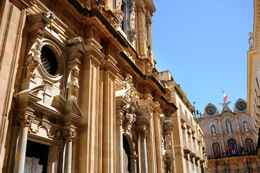 TRAPANI il centro storico il porto il mare la colombaia. Fotografie di Giulio Azzarello ©2014. TRAPANI il centro storico il porto il mare la colombaia. Fotografie di Giulio Azzarello ©2014.