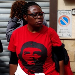 AFROCHE. Fotografie di Giulio Azzarello ©2024. AFROCHE. Fotografie di Giulio Azzarello ©2024.