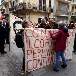 AFROCHE. Fotografie di Giulio Azzarello ©2024. AFROCHE. Fotografie di Giulio Azzarello ©2024.