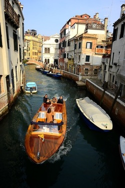 VENEZIA fotografie di Giulio Azzarello ©2022.
