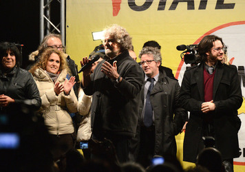 I COMIZI di BEPPE GRILLO in Sicilia a Palermo alcuni momenti. Fotografie di Giulio Azzarello &copy;2014.