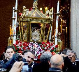 PROCESSIONI religiose per la Pasqua a Palermo. Fotografie di Giulio Azzarello ©2016. PROCESSIONI religiose per la Pasqua a Palermo. Fotografie di Giulio Azzarello ©2016.