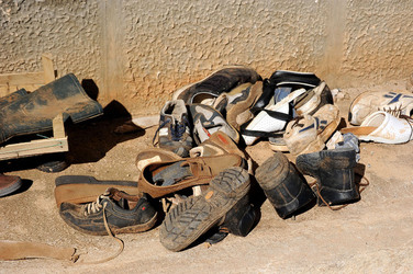 SCARPE di persone povere. Fotografie di Giulio Azzarello &copy;2016.