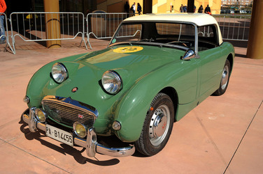 AUTO CLASSICHE ovvero la loro modernit&agrave; in mostra con tanti modelli del passato. Fotografie di Giulio Azzarello &copy;2014.