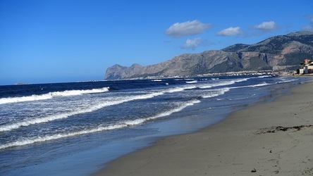 COSTA SICILIANA. Fotografie di Giulio Azzarello &copy;2022.