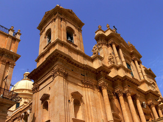 IL BAROCCO DI NOTO in Sicilia panoramiche e particolari. Fotografie di Giulio Azzarello &copy;2014.