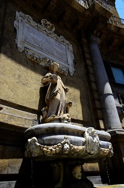 CENTRO STORICO di PALERMO fotografie di Giulio Azzarello &copy;2019.