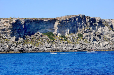 ISOLA DI FAVIGNANA in Sicilia. Visioni panoramiche o particolari. Fotografie di Giulio Azzarello ©2014. ISOLA DI FAVIGNANA in Sicilia. Visioni panoramiche o particolari. Fotografie di Giulio Azzarello ©2014.