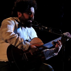 GIUSEPPE di BELLA artista musicista. Fotografie di Giulio Azzarello &copy;2020.