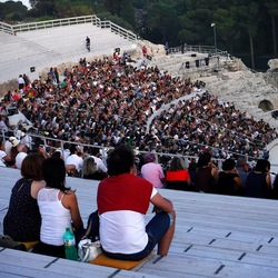 LE TROIANE teatro greco di Siracusa. Fotografie di Giulio Azzarello ©2019. LE TROIANE teatro greco di Siracusa. Fotografie di Giulio Azzarello ©2019.