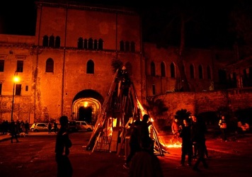 LA VAMPA DI SAN GIUSEPPE a Palermo. Fotografie di Giulio Azzarello ©2018. LA VAMPA DI SAN GIUSEPPE a Palermo. Fotografie di Giulio Azzarello ©2018.