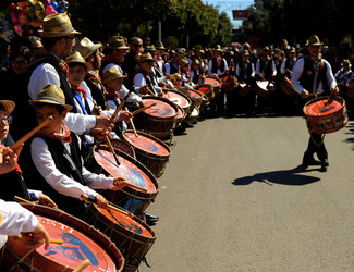 Tamburai siciliani di Agrigento. Fotografie di Giulio Azzarello &copy;2017.