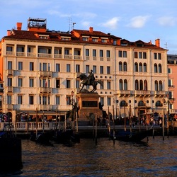 VENEZIA fotografie di Giulio Azzarello &copy;2022.