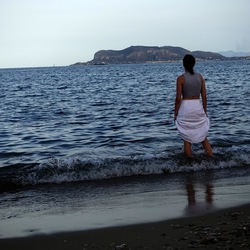 DONNA SCONOSCIUTA. Fotografie di Giulio Azzarello ©2023. DONNA SCONOSCIUTA. Fotografie di Giulio Azzarello ©2023.