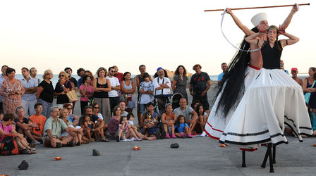 TRAMPOLIERI A LINOSA in Sicilia tutti i momenti dello spettacolo. Fotografie di Giulio Azzarello &copy;2014.