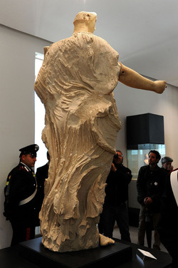 LA VENERE DI MORGANTINA e il suo ritorno dagli USA al museo archeologico di Aidone. Fotografie di Giulio Azzarello &copy;2014.