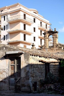 LE VILLE di Bagheria in Sicilia. Fotografie di Giulio Azzarello &copy;2014.