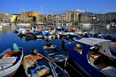 BARCHE da PESCA fotografie di Giulio Azzarello ©2019. BARCHE da PESCA fotografie di Giulio Azzarello ©2019.