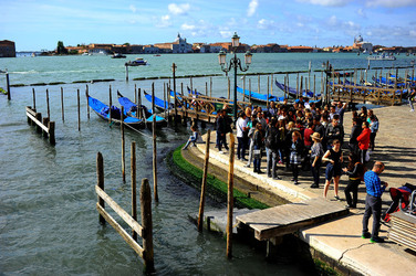 LUNGOMARE di VENEZIA. Fotografie di Giulio Azzarello &copy;2016.