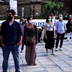 TEATRANTI che manifestano. Fotografie di Giulio Azzarello ©2020. TEATRANTI che manifestano. Fotografie di Giulio Azzarello ©2020.