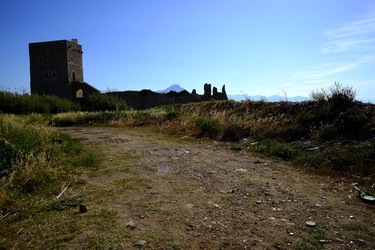 CASTELLO di Campofelice di Roccella. Fotografie di Giulio Azzarello &copy;2020.