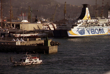 IL PORTO DI GENOVA panoramiche e particolari. Fotografie di Giulio Azzarello &copy;2014.