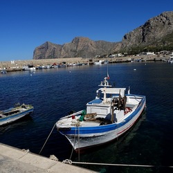 ISOLA. Fotografie di Giulio Azzarello &copy;2024.