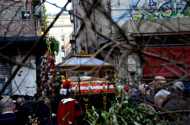PROCESSIONI religiose per la Pasqua a Palermo. Fotografie di Giulio Azzarello ©2016. PROCESSIONI religiose per la Pasqua a Palermo. Fotografie di Giulio Azzarello ©2016.