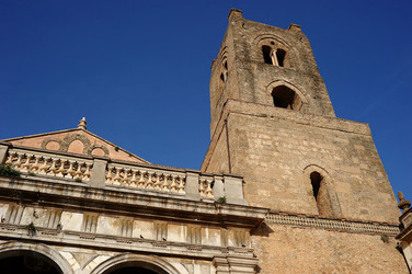 MONREALE in Sicilia con il suo Duomo e il Chiostro panoramiche e particolari. Fotografie di Giulio Azzarello &copy;2014.
